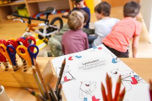 Der Leitfaden zur Kindergarten-Mobilitätsbox unterstützt mit Ideen und Anregungen