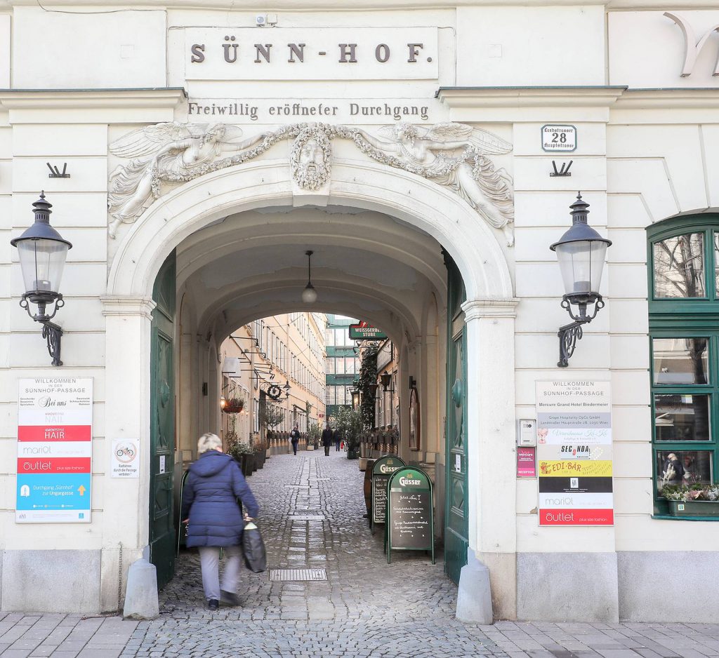 Durchgang Sünnhof auf der Landstrasser Hauptstraße