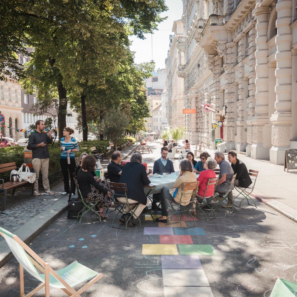 Treffen der AnrainerInnen der Coolen Straße Börsegasse mit Birgit Hebein.