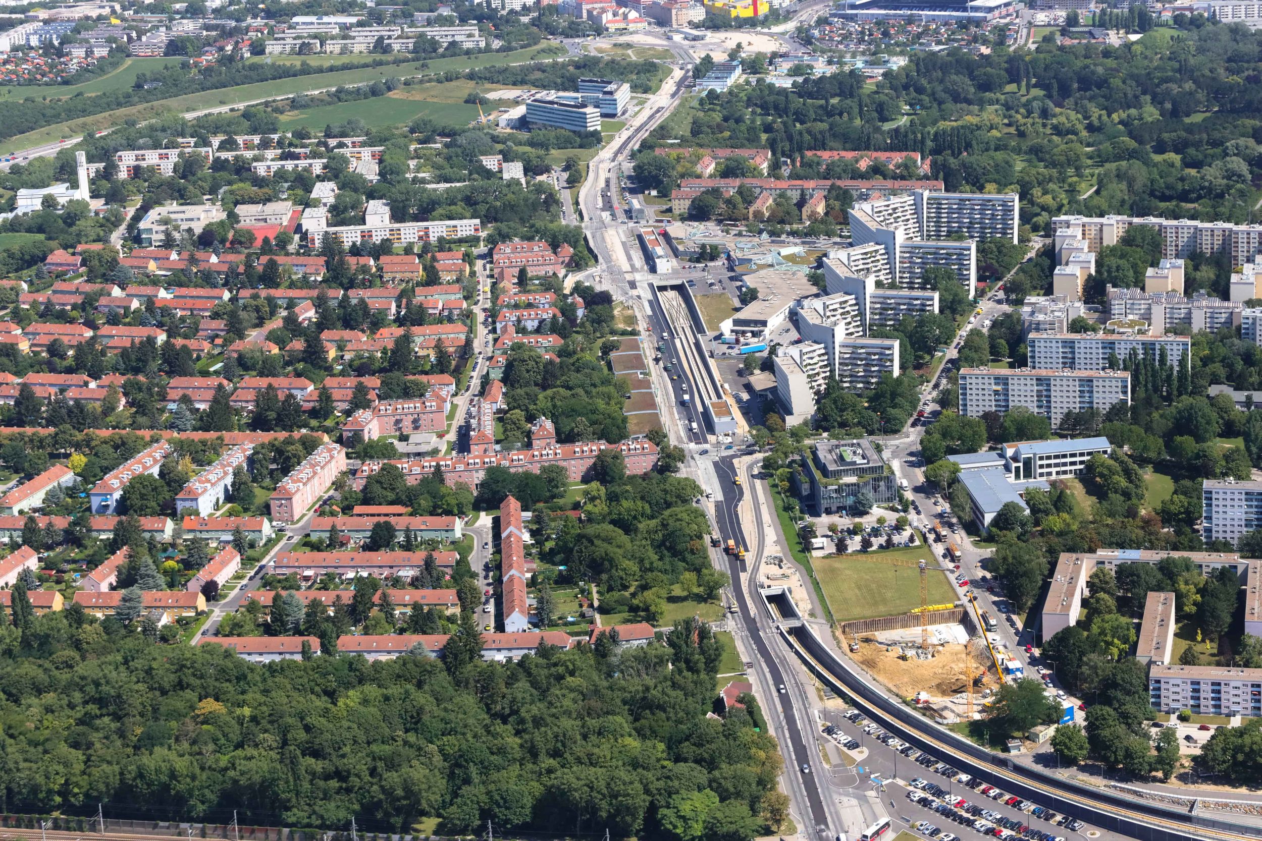 Wien von oben mit Favoritenstraße, Alaudagasse, Per-Albin-Hansson-Siedlung und FH Campus Wien (© Stadt Wien/Christian Fürthner | Stand: 2019)