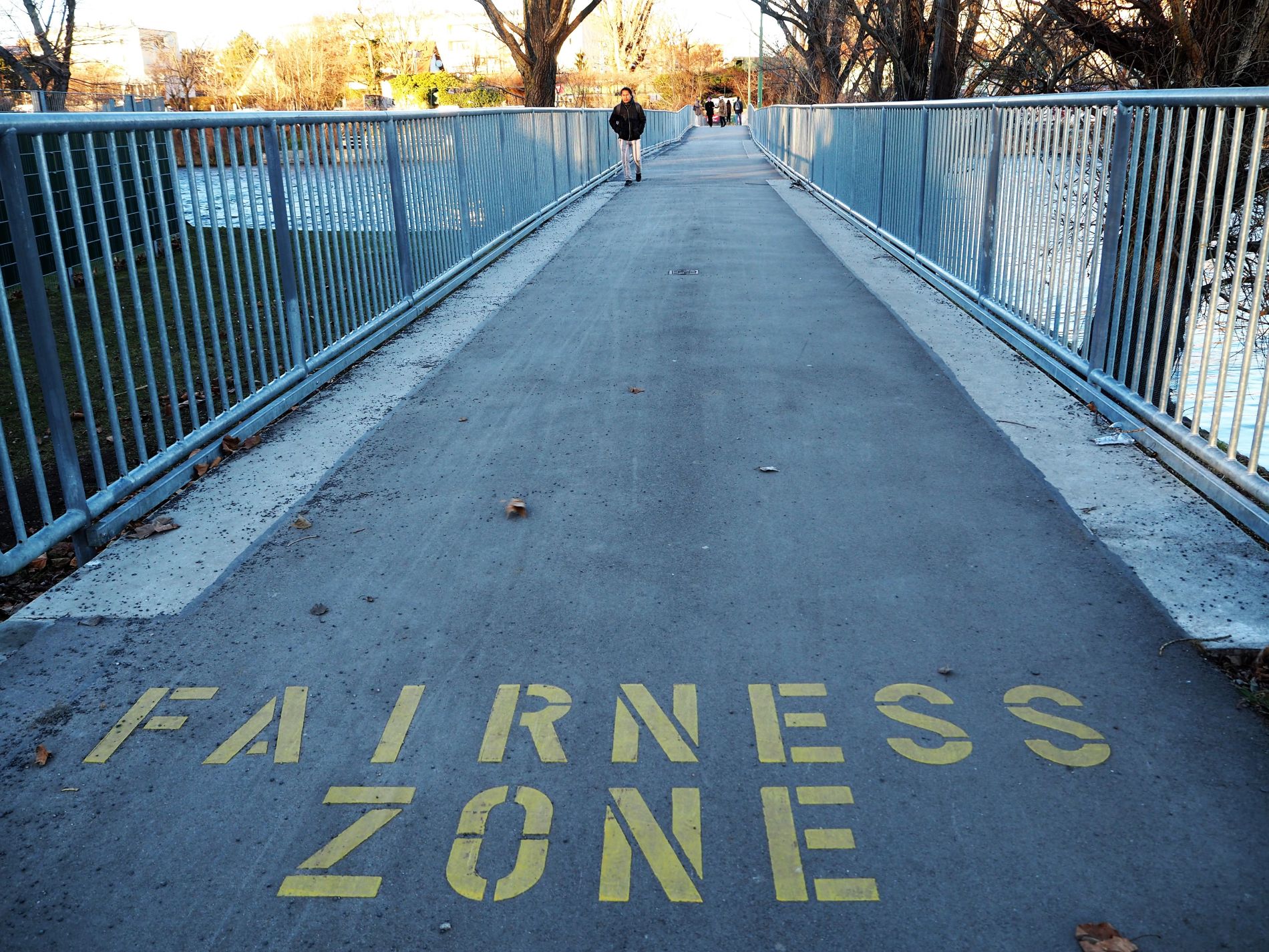 Schrift "Fairnesszone" am Birnersteg