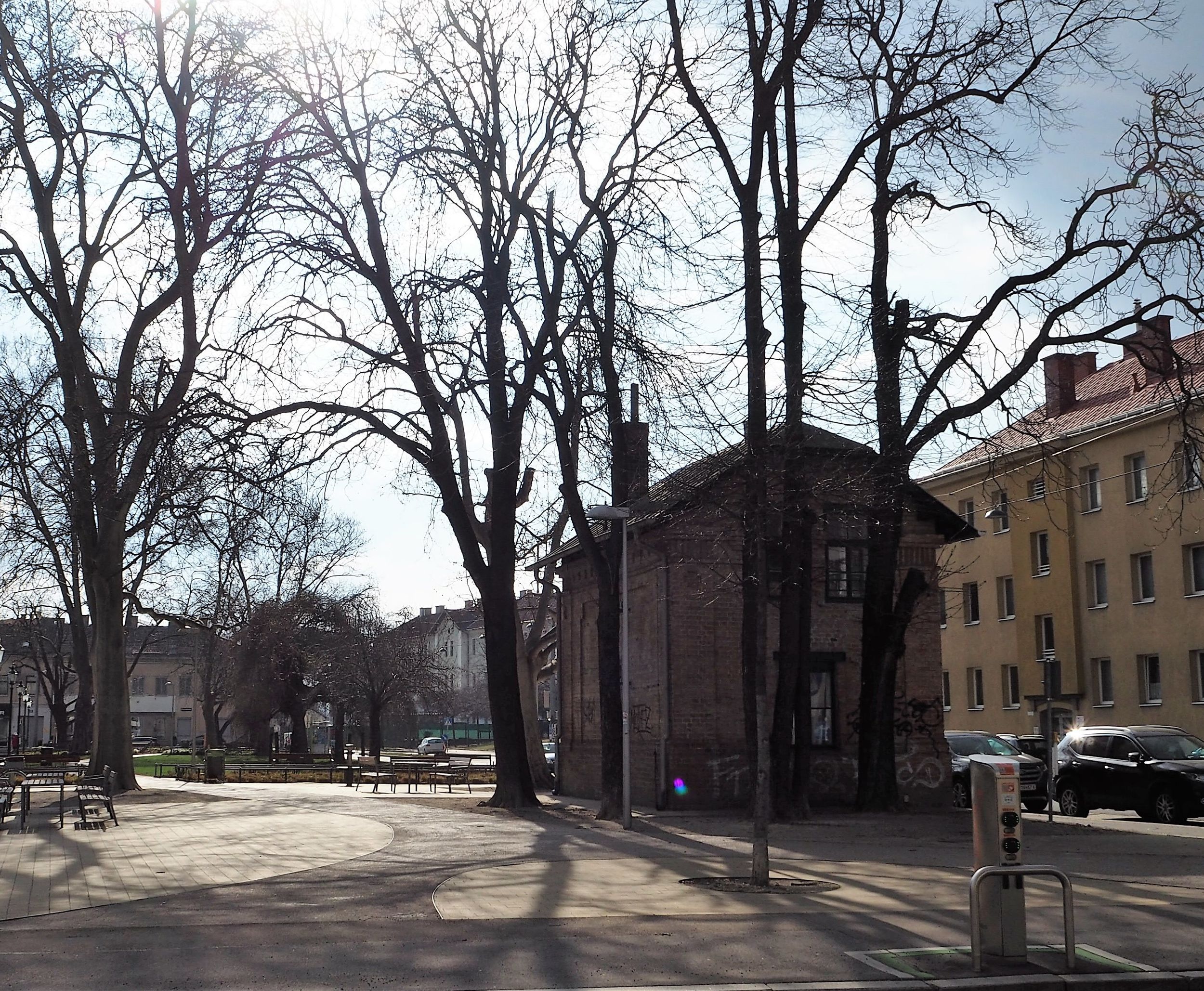 Stadel im Stadlauer Bahnhofspark im Winter