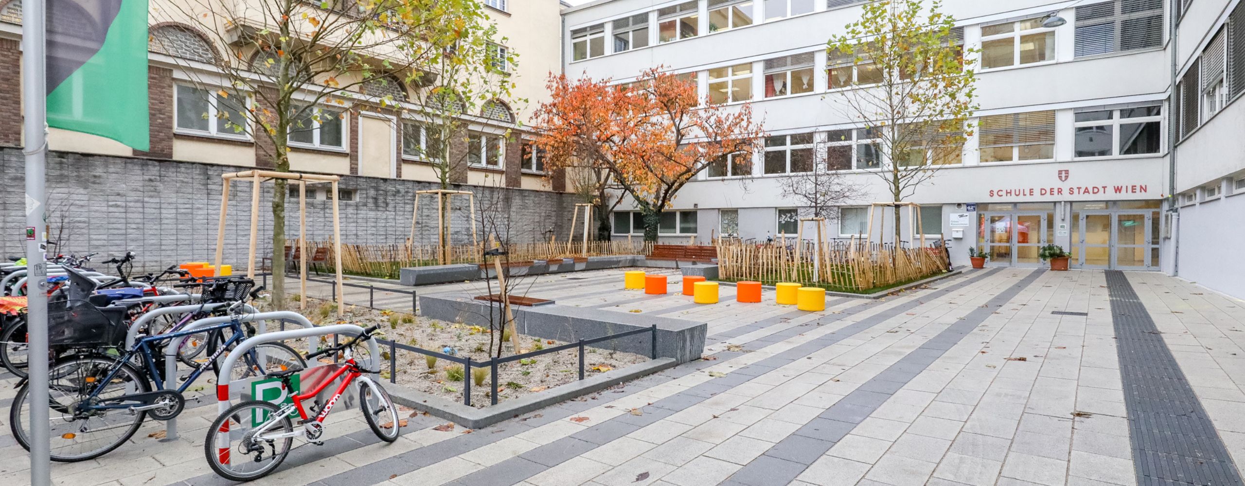 neuer Schulvorplatz in der Pfeilgasse