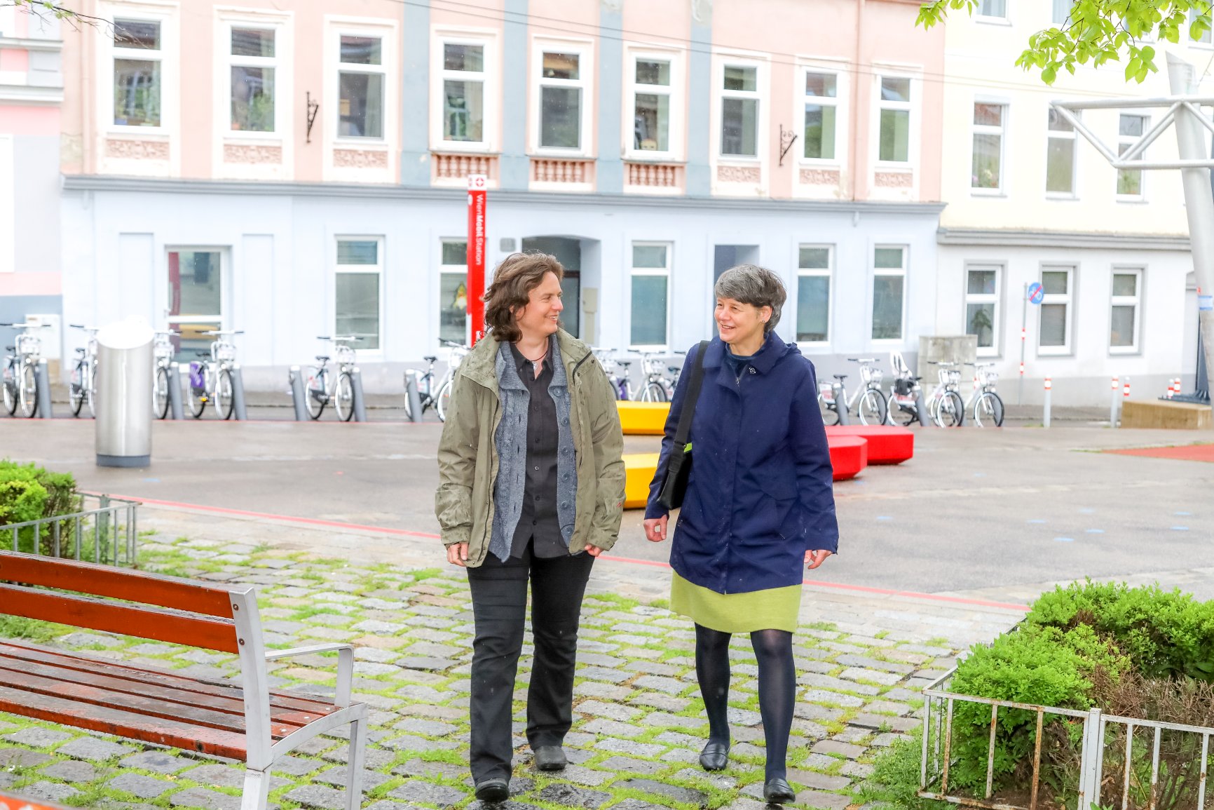 Petra Jens und die Währinger Bezirksvorsteherin Silvia Nossek