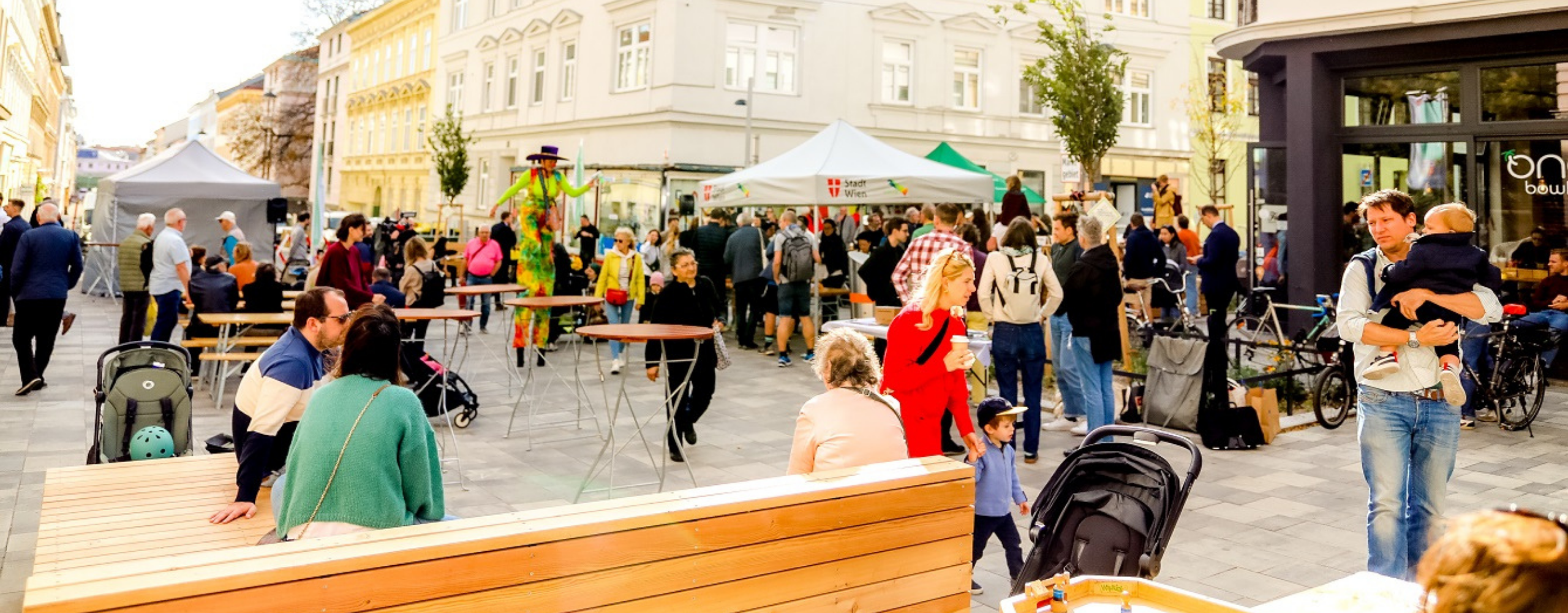 Reges Treiben am neugestalteten Kutschkermarkt in Währing