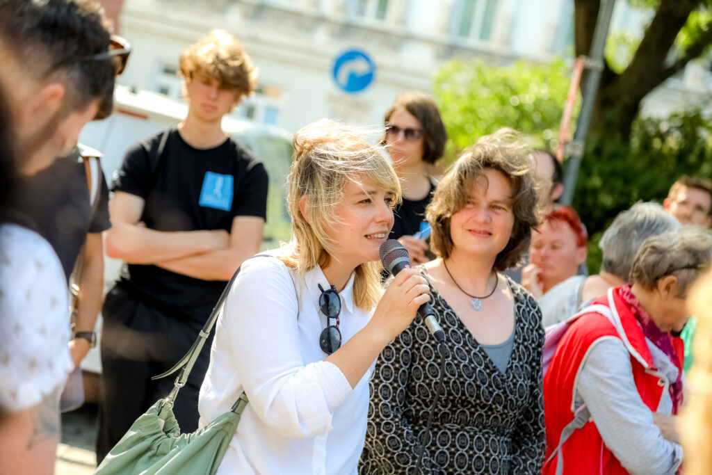 Stefanie Lamp, Bezirksvorsteherin von Ottakring, und Petra Jens, Fußgängerbeauftragte der Stadt Wie